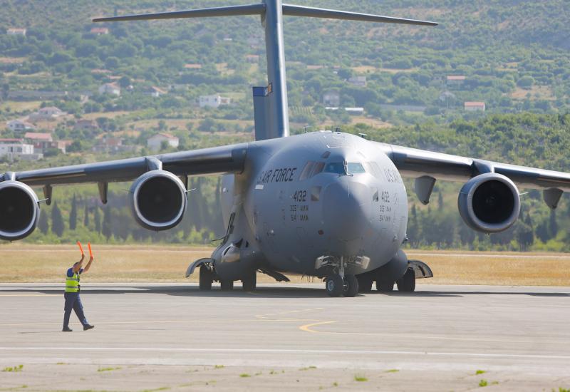 Najveći zrakoplov na svijetu dovezao u Mostar vojnike OS BIH iz Afganistana - Najveći zrakoplov na svijetu dovezao u Mostar vojnike OS BIH iz Afganistana